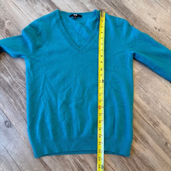 Uniqlo Women 100% Cashmere Sweater Size M Teal V-Neck Pullover Soft Luxury - Picture 6 of 7